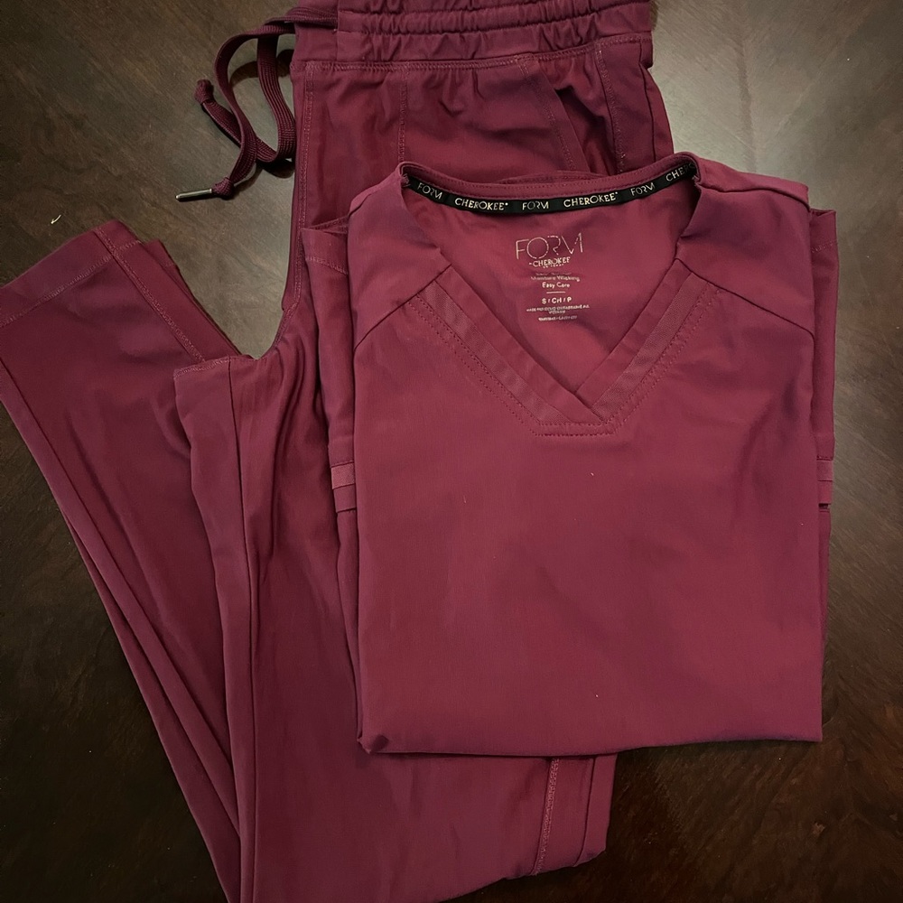 FORM by Cherokee small jogger style scrubs